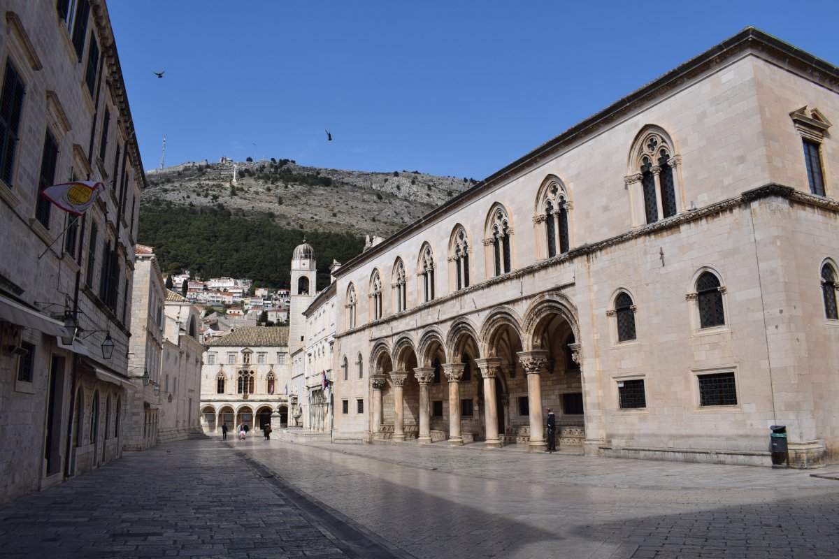 Grad Dubrovnik: Zbog snimanja serije za sav promet zatvaraju se ulice Sv. Dominika, Luža i Pred Dvorom