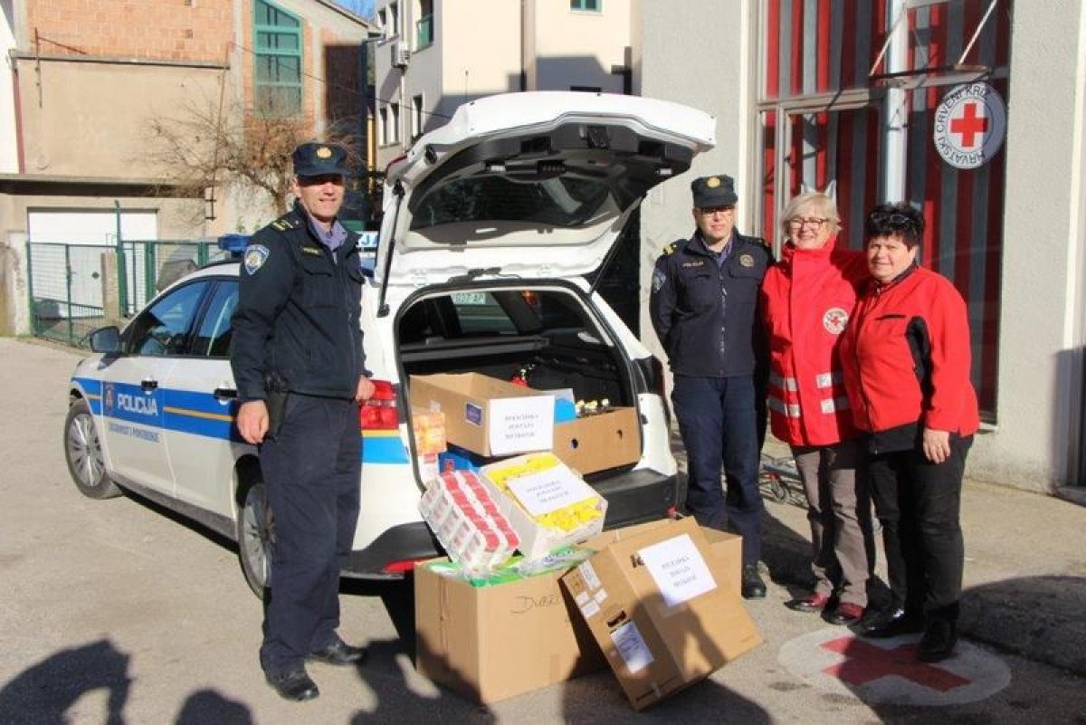 Metkovski policajci donirali Crveni križ