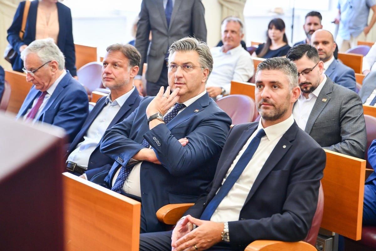 FRANKOVIĆ: JE LI MILANOVIĆ LUTKA NA KONCU NIKOLE GRMOJE