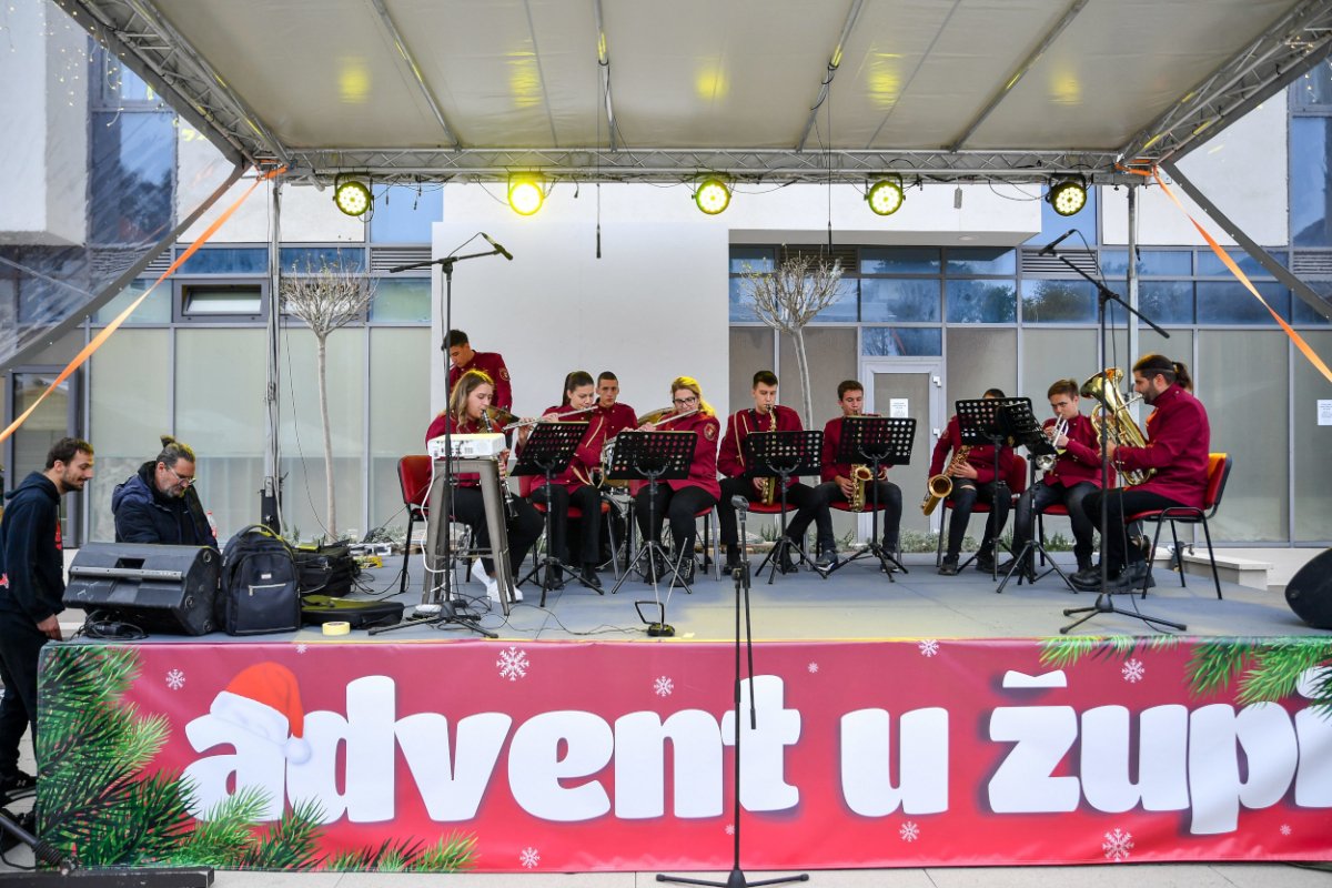 Župljani organiziraju doček Nove uz Talire, direktorica TZ-a otkrila je i koliko koštaju ovogodišnja adventska događanja