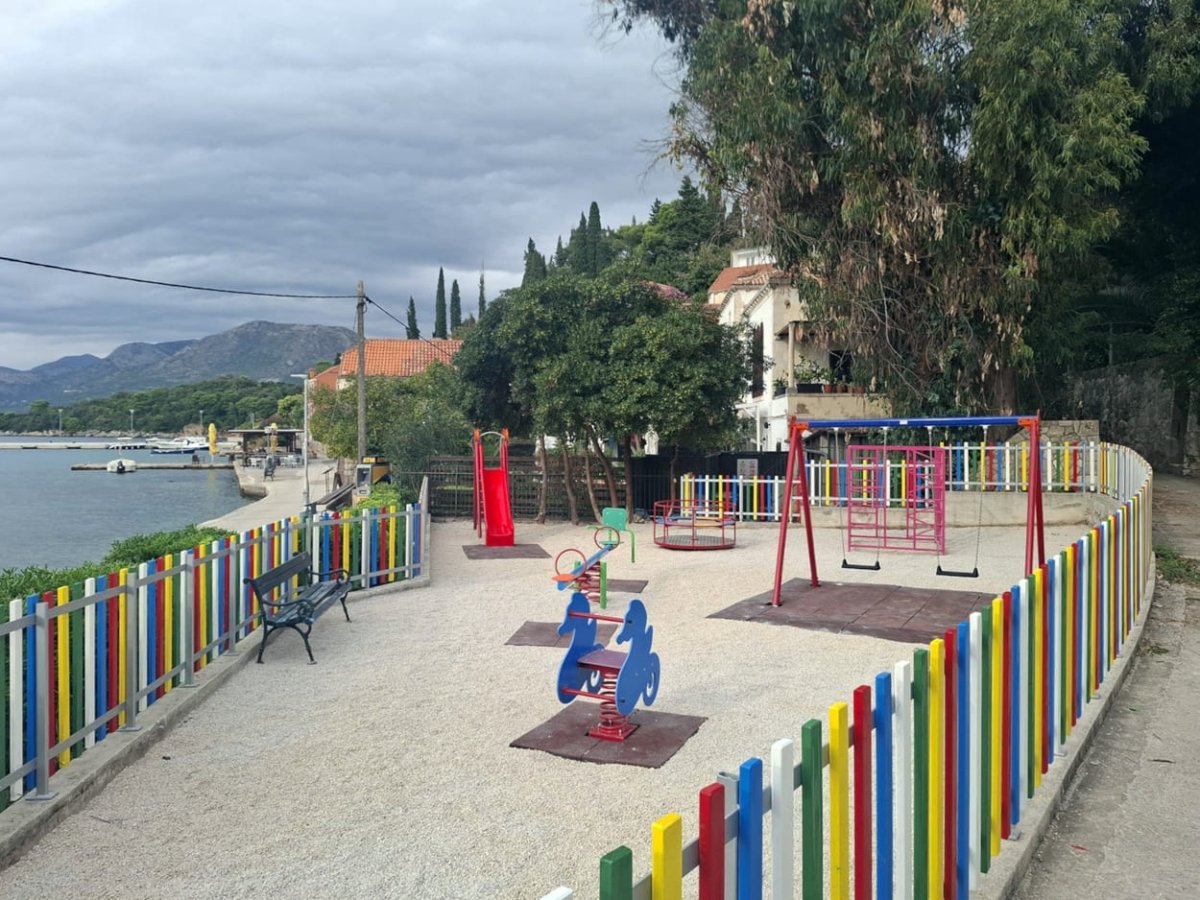 OBNOVLJENO DJEČJE IGRALIŠTE NA KALAMOTI