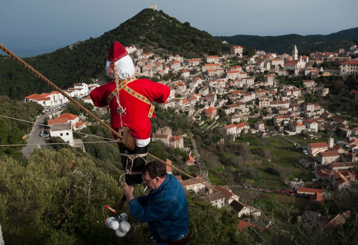 U POVORCI SUDJELUJE CIJELA ZAJEDNICA: LASTOVSKI POKLAD NA UNESCO LISTI DOBRIH PRAKSI OČUVANJA NEMATERIJALNE BAŠTINE