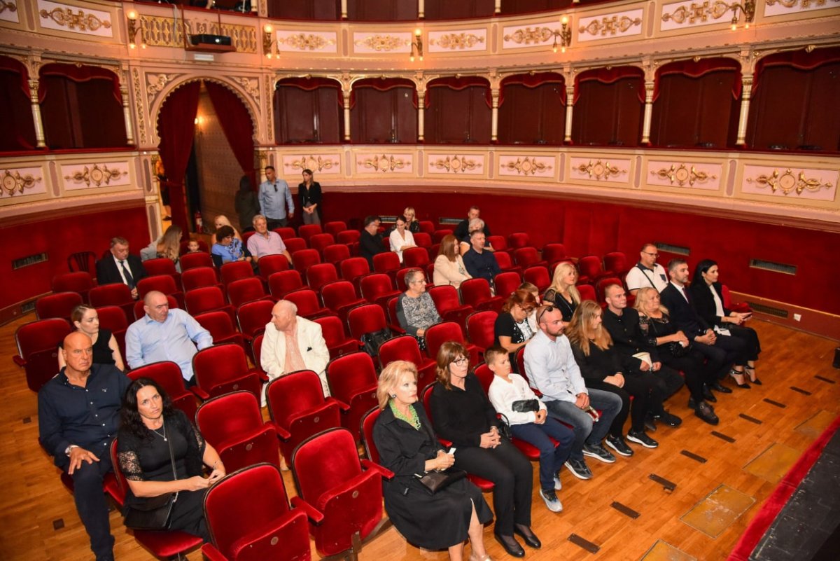 MOŽDA JE NEKIMA TREBALO POSLATI POZIVNICE DA SE OSJEĆAJU VEĆIM I ZNAČAJNIJIM OD POKOJNIKA