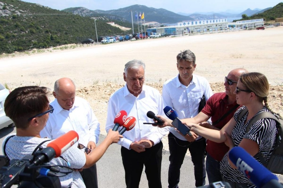 Župan Dobroslavić obišao gradilište Pelješkog mosta:  Nedopustivo je da imamo Pelješki most, a bez pristupnih cesta
