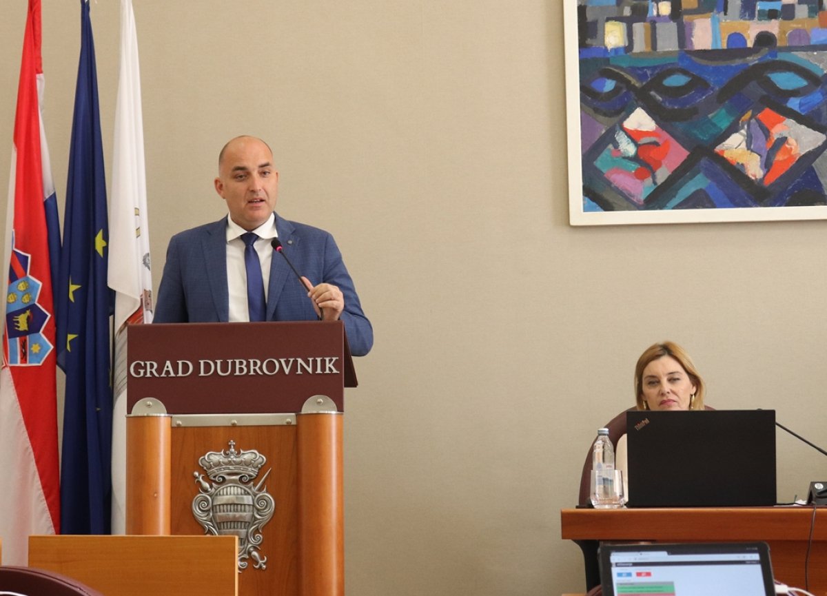 ALKOHOLIZIRANE VIJEĆNIKE IZBACIT ĆE SE SA SJEDNICE, AKO TREBA I UZ ZAŠTITARE