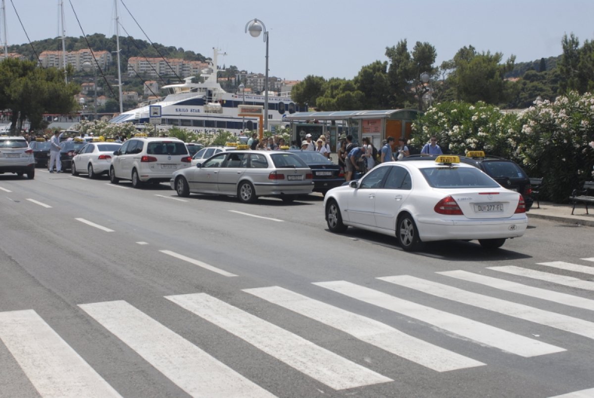 Kad su anarhisti vlast, a prava vlast je nemoćna pred njima