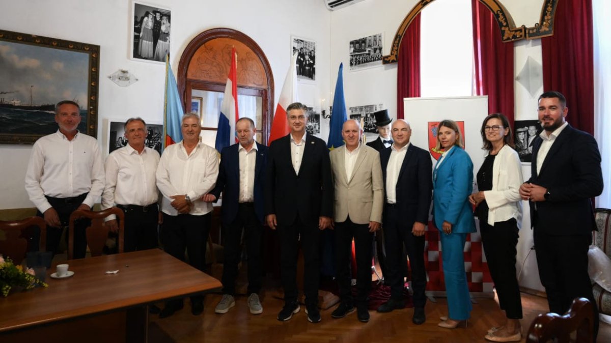 PREDSJEDNIK VLADE SASTAO SE S NAČELNICIMA PELJEŠKIH OPĆINA