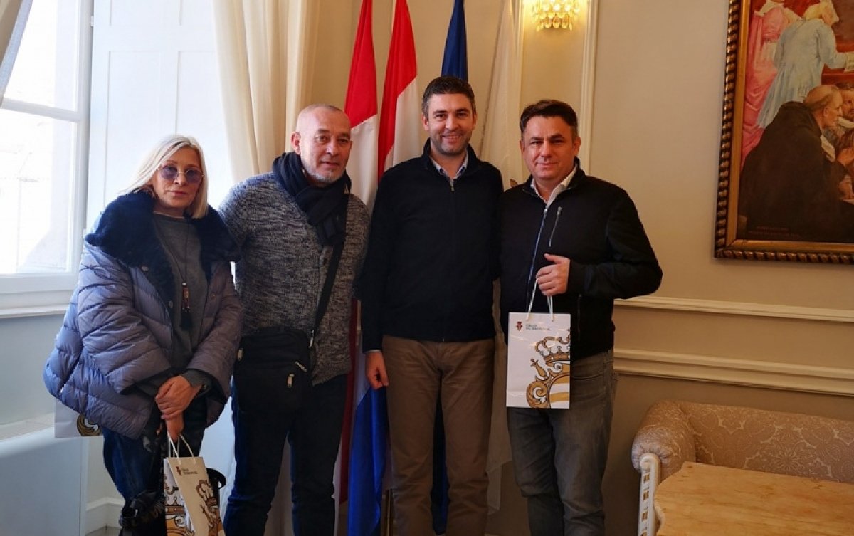 Susret gradonačelnika Frankovića s autorima filma „Glavu dole, ruke na leđa“