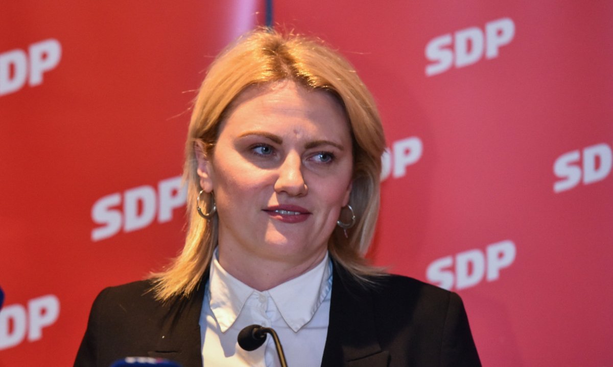 I PRVAKINJA SDP-A NA JUGU PODRŽALA JE PEZOV PRORAČUN