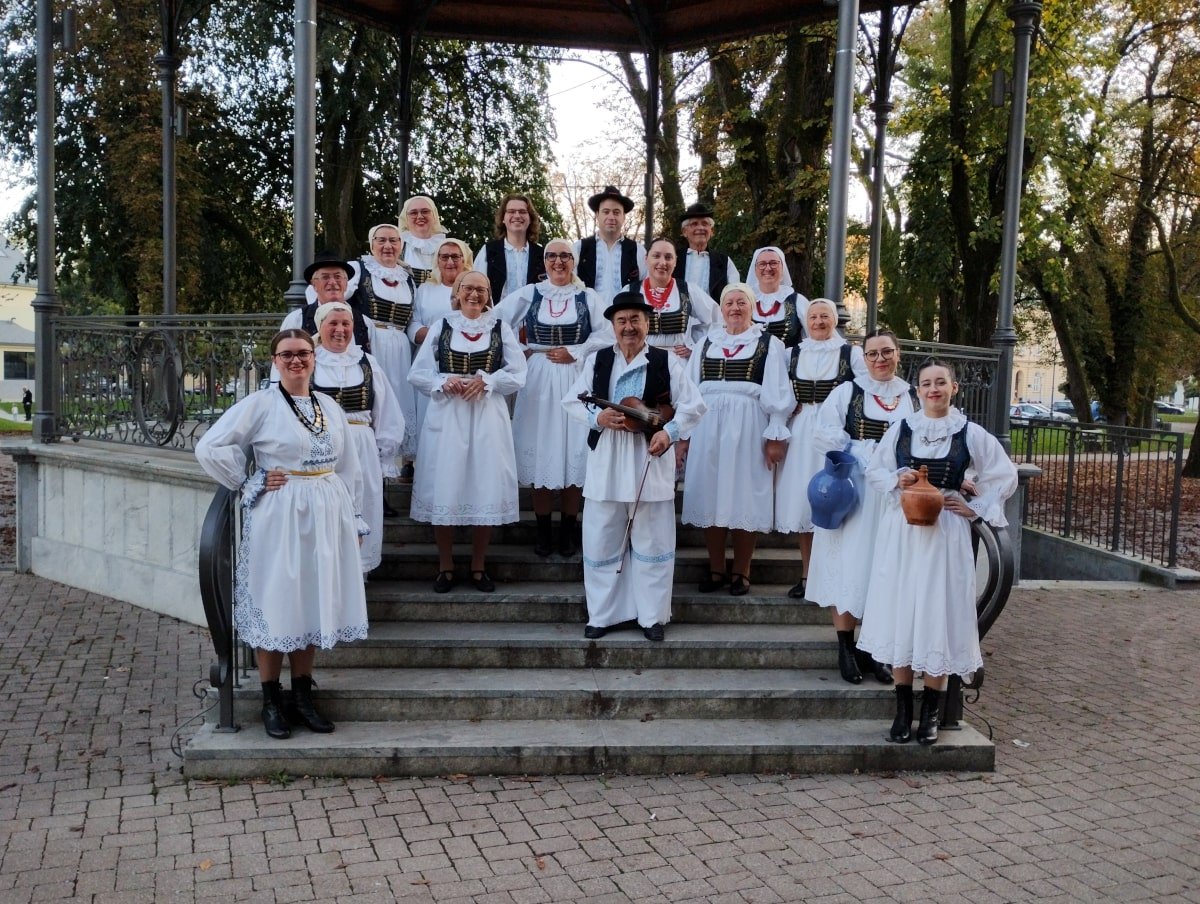 FOLKLORNA SMOTRA „NA NERETVU MISEČINA PALA” I NA STRADUNU