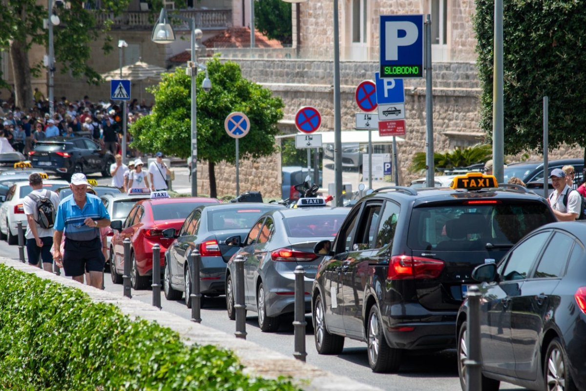 NIKOME NIJE JASNO NA OSNOVU ČEGA, ALI BRITANCI UPOZORAVAJU NA SILOVANJA U TAKSI VOZILIMA U HRVATSKOJ!
