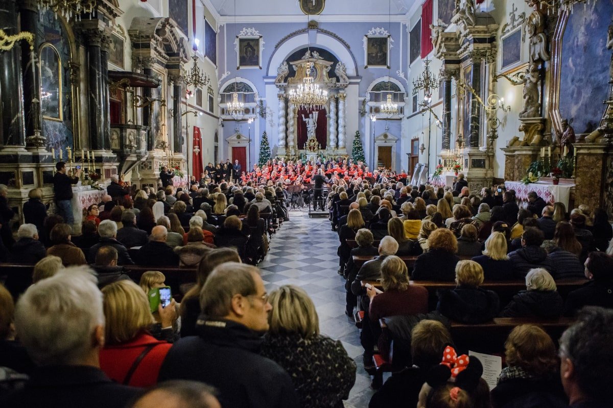 BOŽIĆNI KONCERT DSO-A, ZBOROVA I SOLISTA