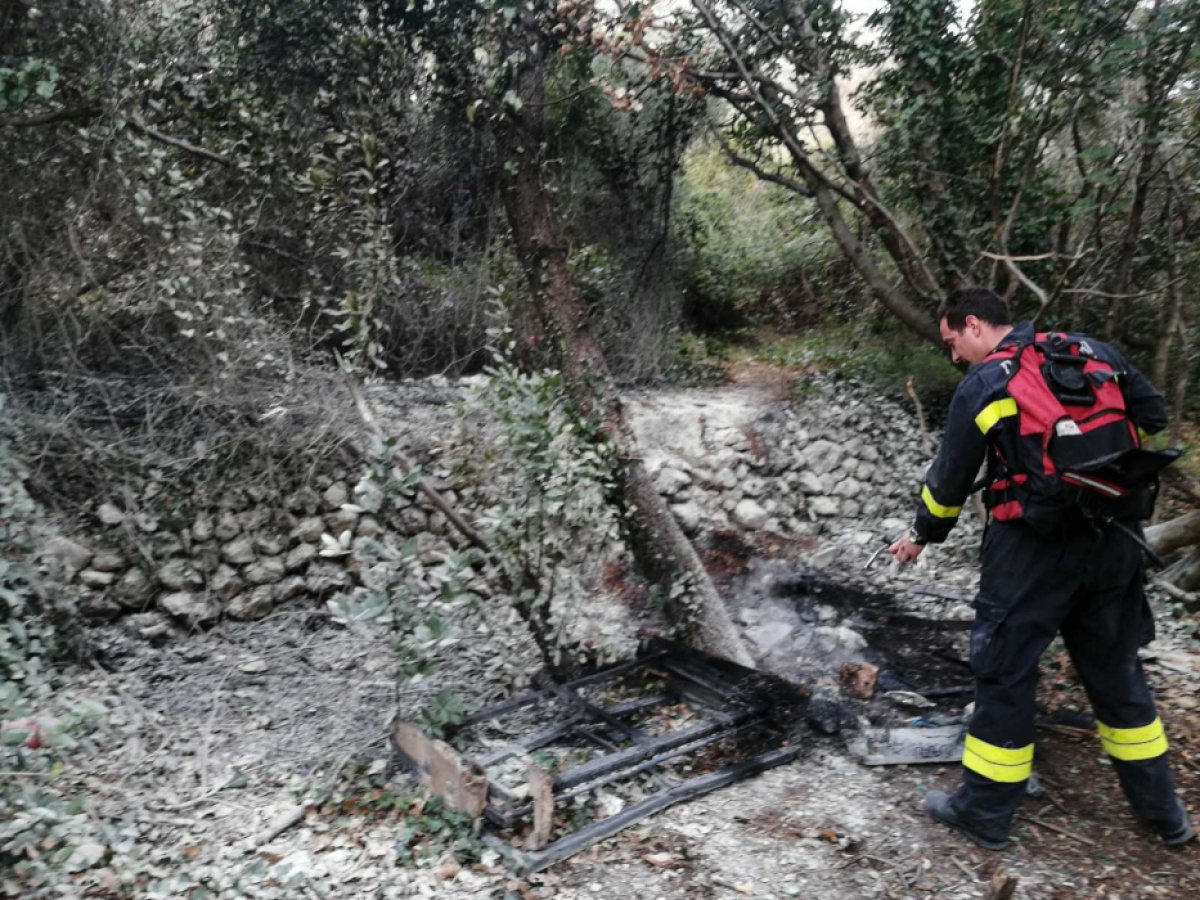 Manji požar na otvorenom u Novoj Mokošici
