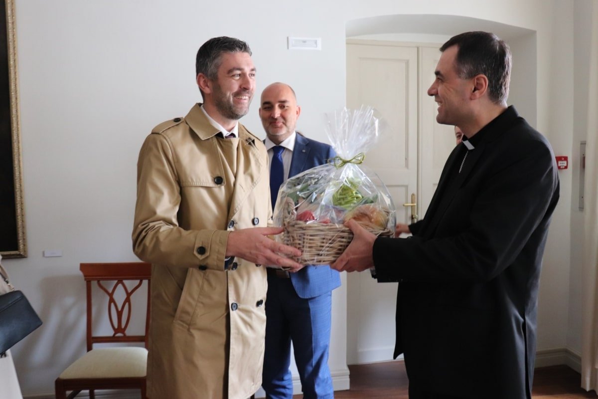 Gradonačelnik Franković susreo se s biskupom Glasnovićem uoči Uskrsa