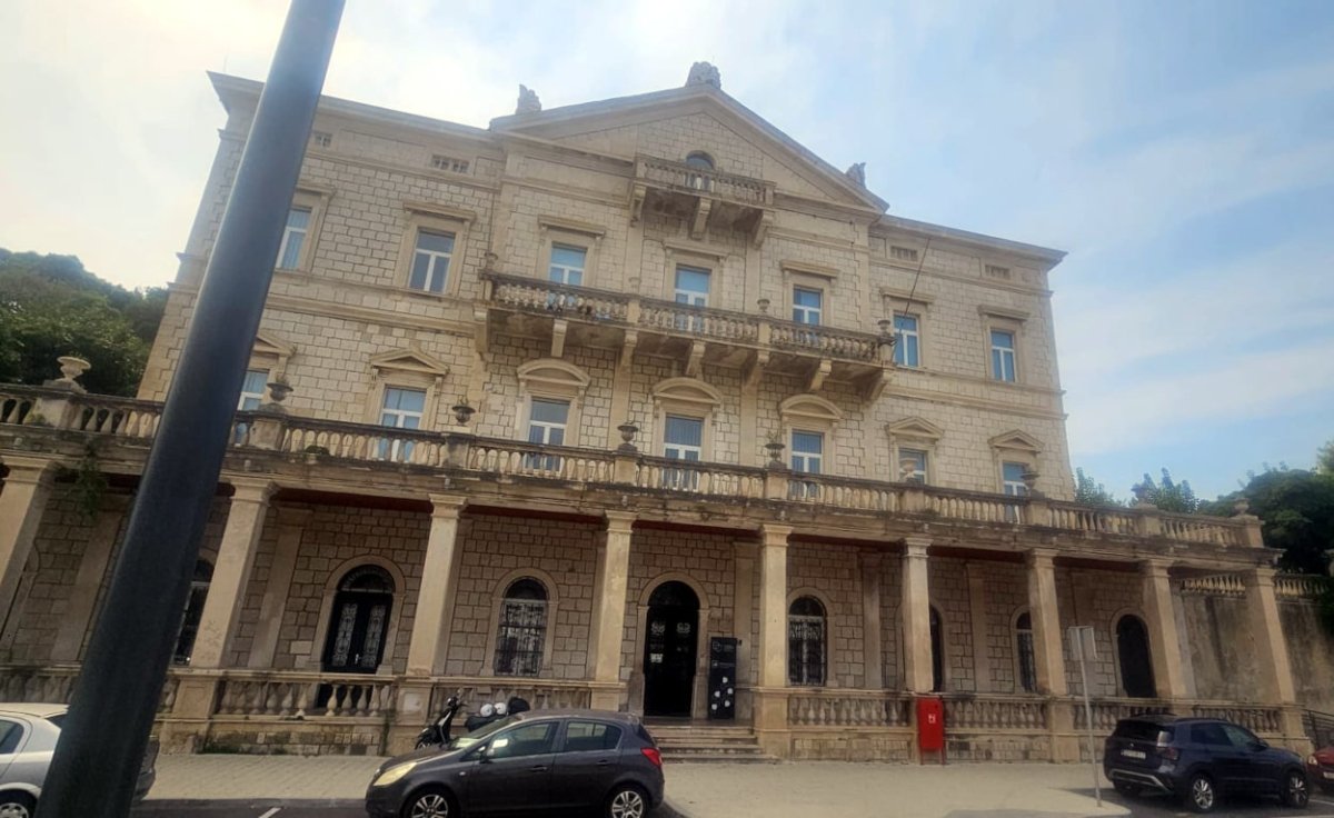 AKO NIJE OBAVEZNO NE ZNAČI DA NIJE RED, ZAŠTO JE NEKIMA TEŠKO IZVJESITI HRVATSKU ZASTAVU?!