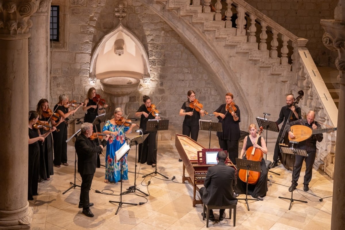 DLJI: HRVATSKI BAROKNI ANSAMBL UZ LAURU VADJON I FABIA BIONDIA U DVORU PROSLAVIO 25. ROĐENDAN