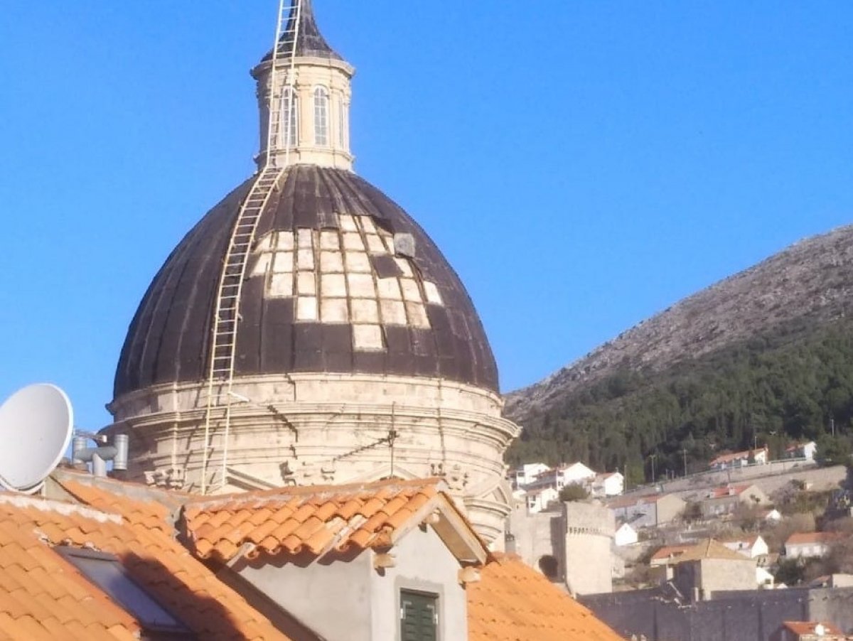 Oštećena kupola Katedrale; ozlijeđen djelatnik Čistoće