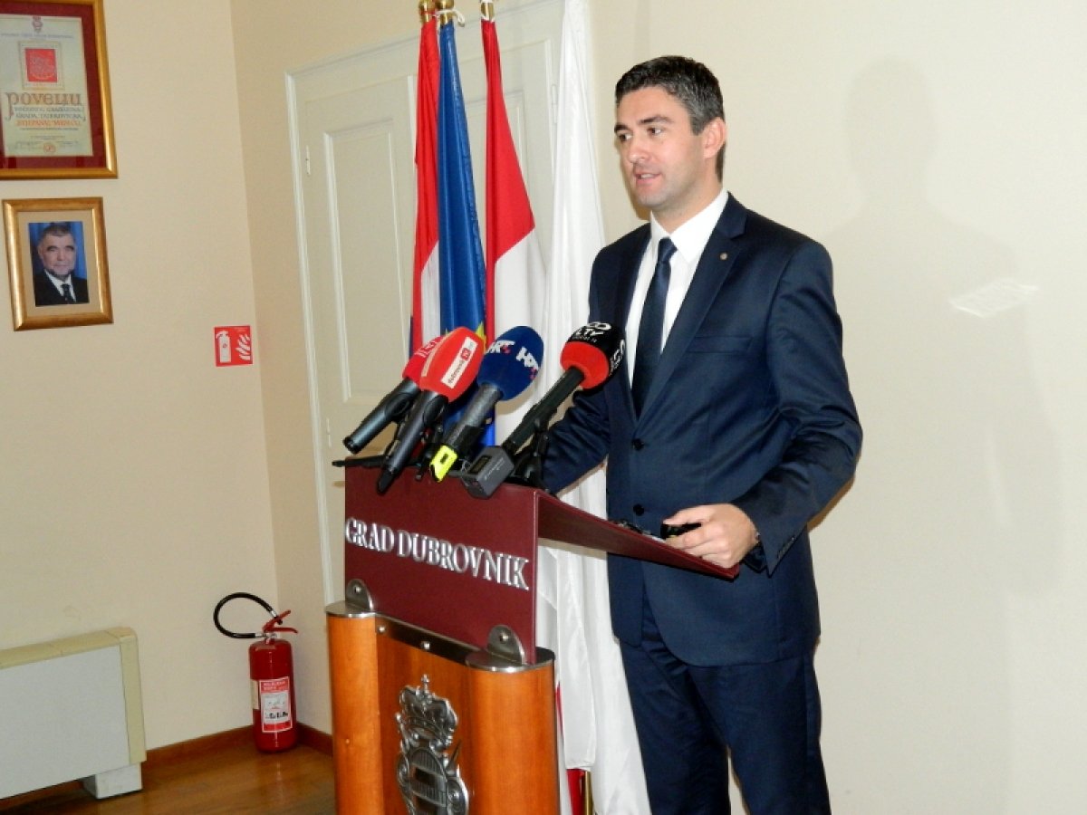 Kopirao proračun koji je rušio, diže kredit zbog kojeg ga je rušio