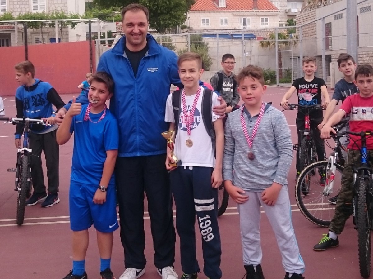 "Vratimo djecu na igrališta": Najmlađi vozili bicikle na igralištu OŠ Marina Držića
