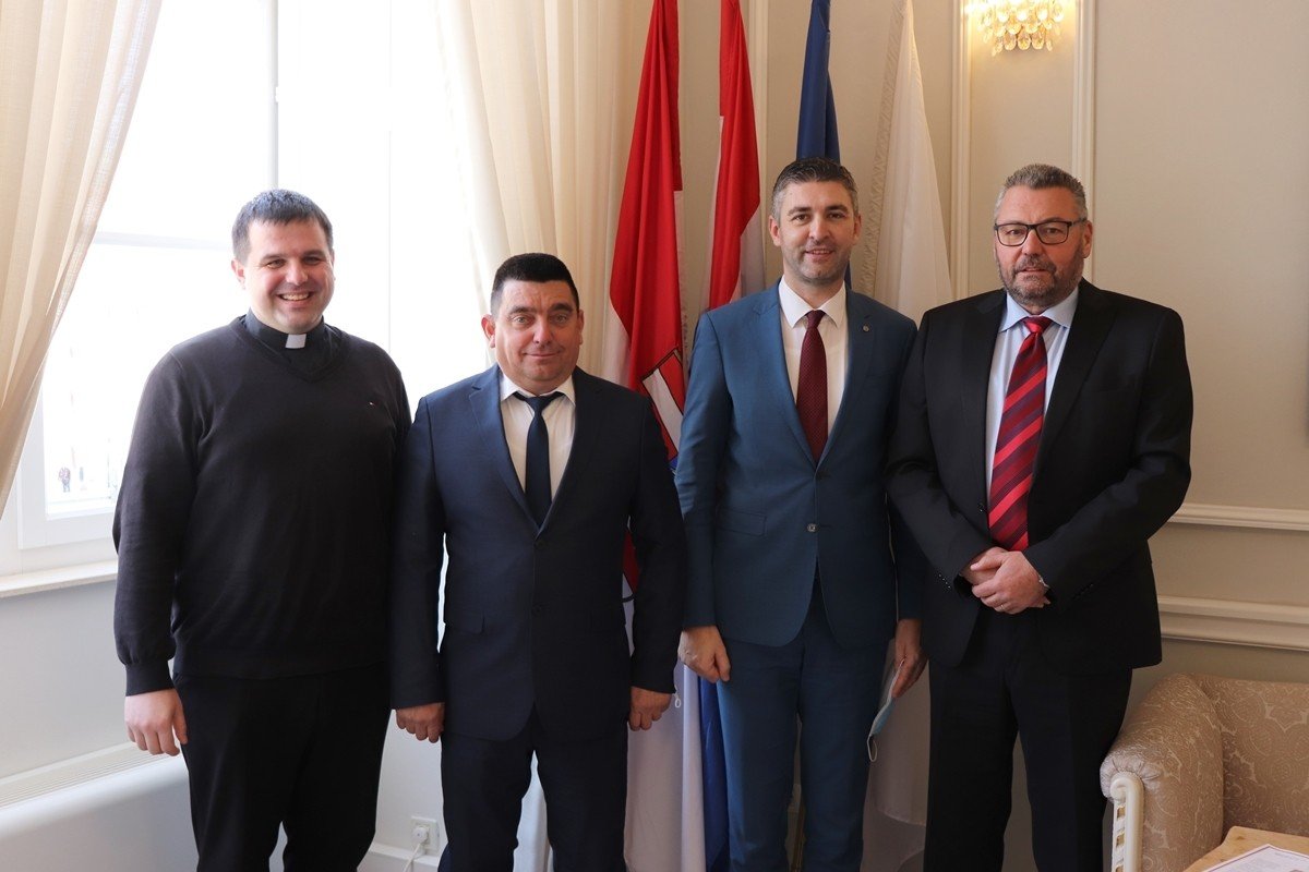 Festanjuli uručili Proglas gradonačelniku Frankoviću
