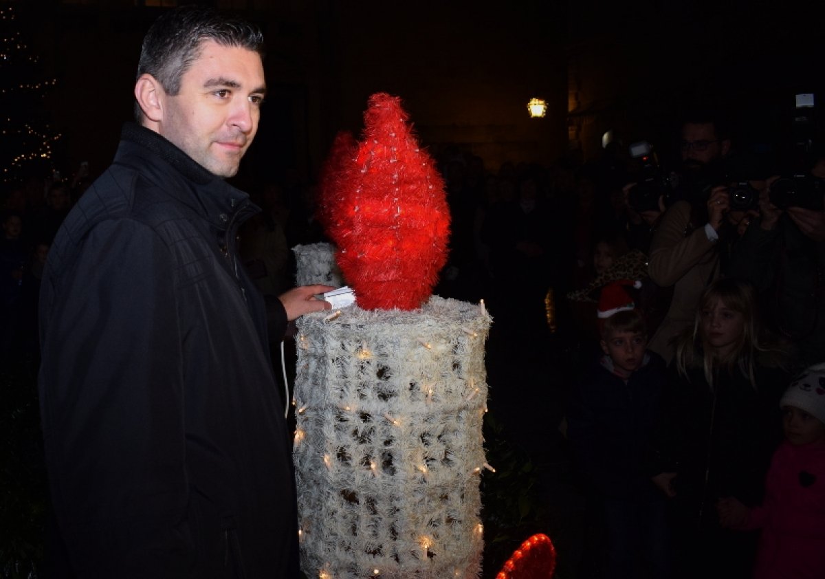 Gradonačelnik Franković upalio prvu adventsku svijeću