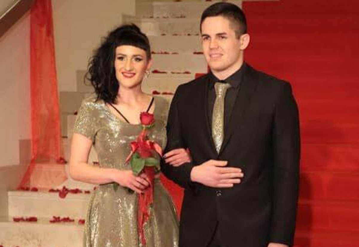 Matea Žabić uz pomoć dviju Dubrovkinja zablistala na maturalnoj zabavi