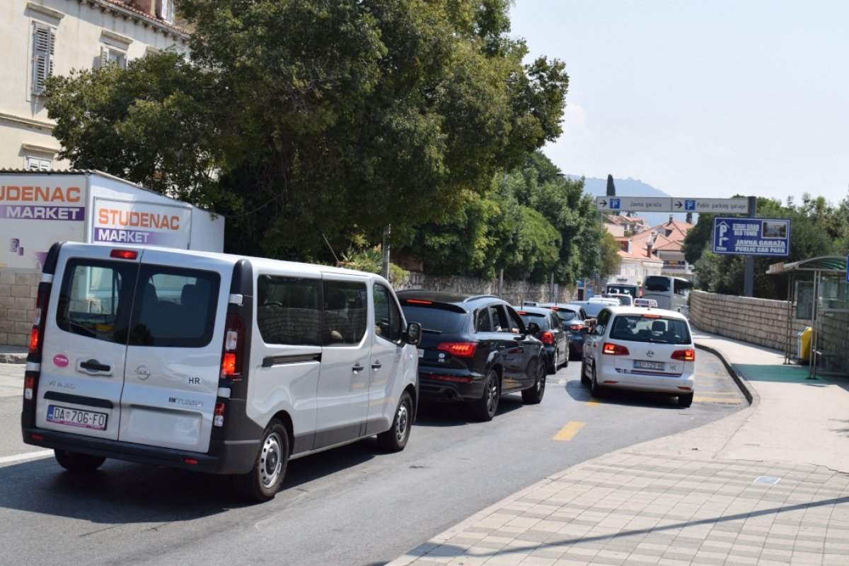 U nepunih sat i pol preko Ilijine glavice prošlo 140 kombija; evo što se sprema za rasterećenje Pila