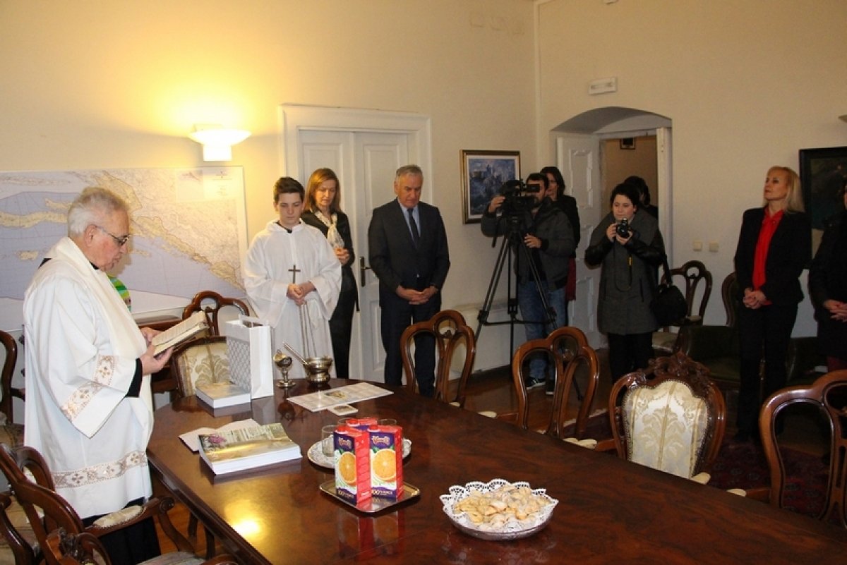 Don Stanko Lasić blagoslovio prostorije Dubrovačko-neretvanske županije