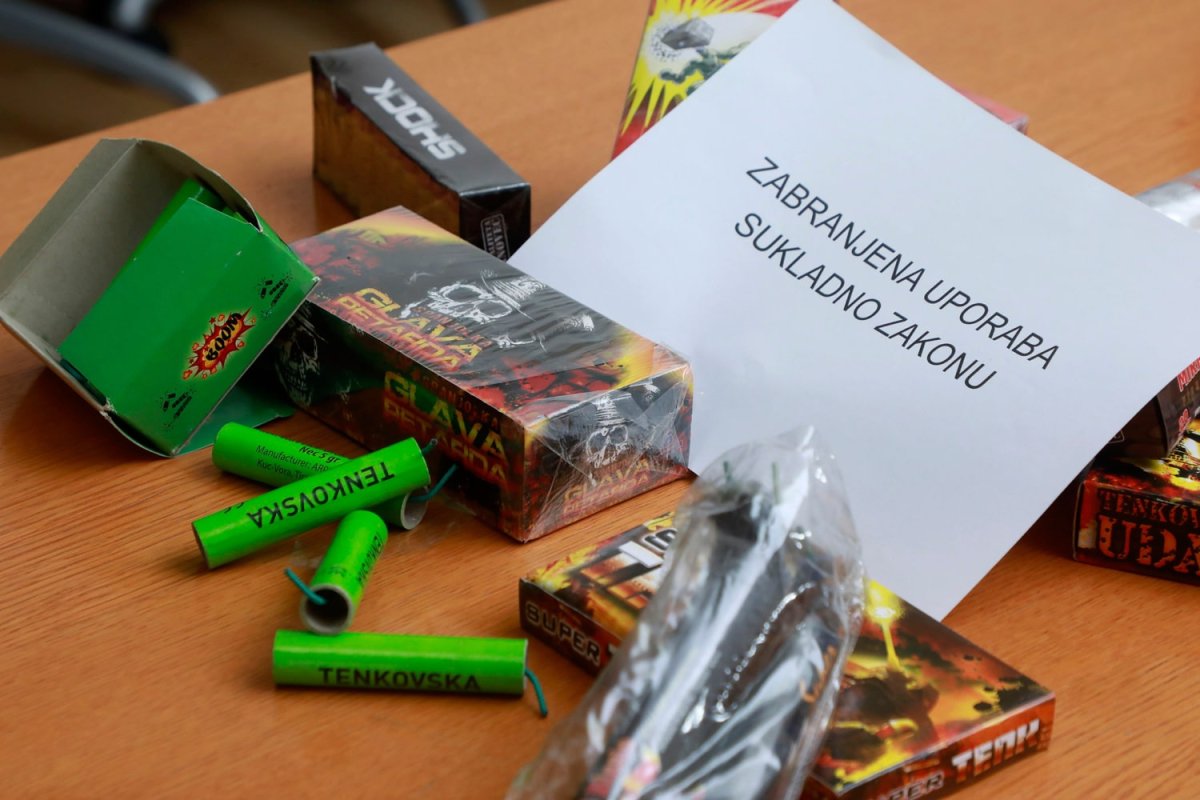 BOŽINOVIĆ KAŽE KAKO SE RAZMATRA POOŠTRAVANJE ZAKONA VEZANO UZ PIROTEHNIKU