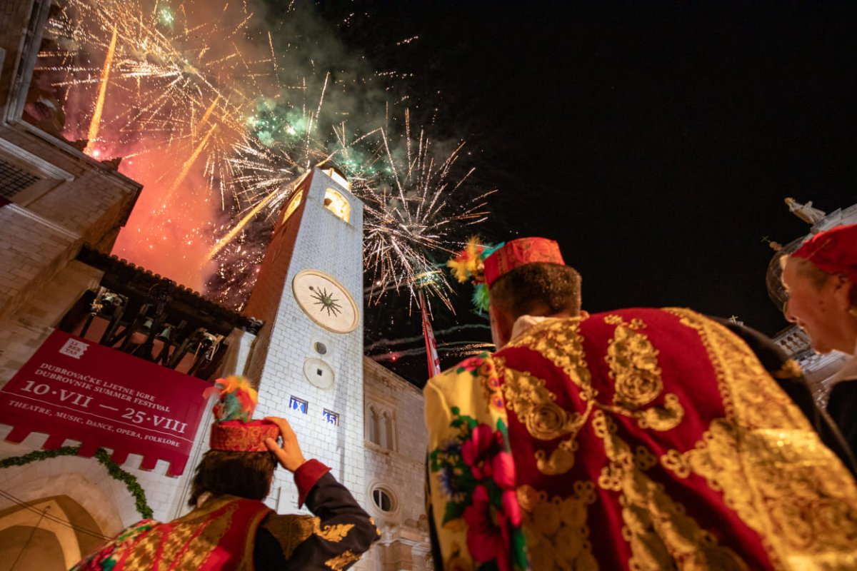 MJESEC DANA DO IGARA