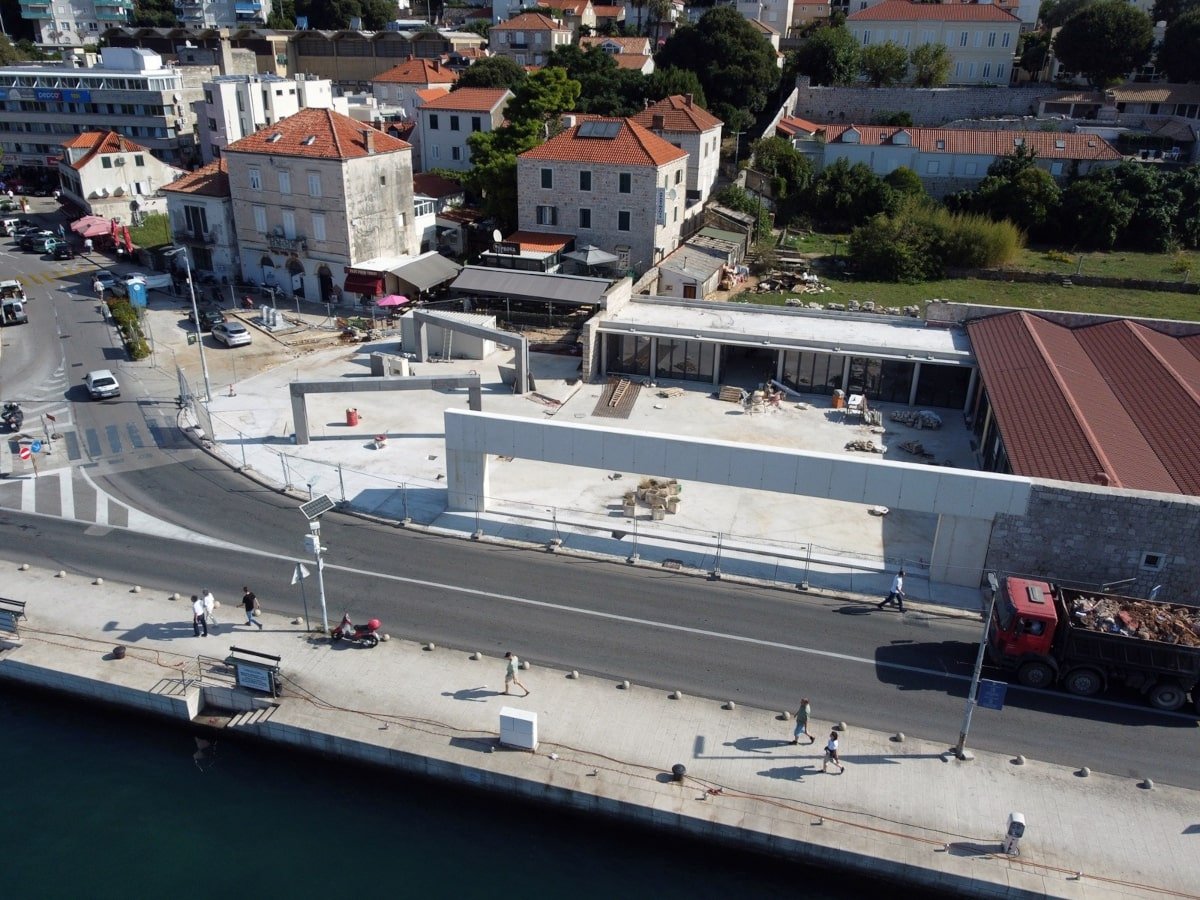 ZBOG MONTAŽE KONSTRUKCIJE NA GRUŠKOJ PLACI DOLAZIT ĆE DO ZATVARANJA PROMETA
