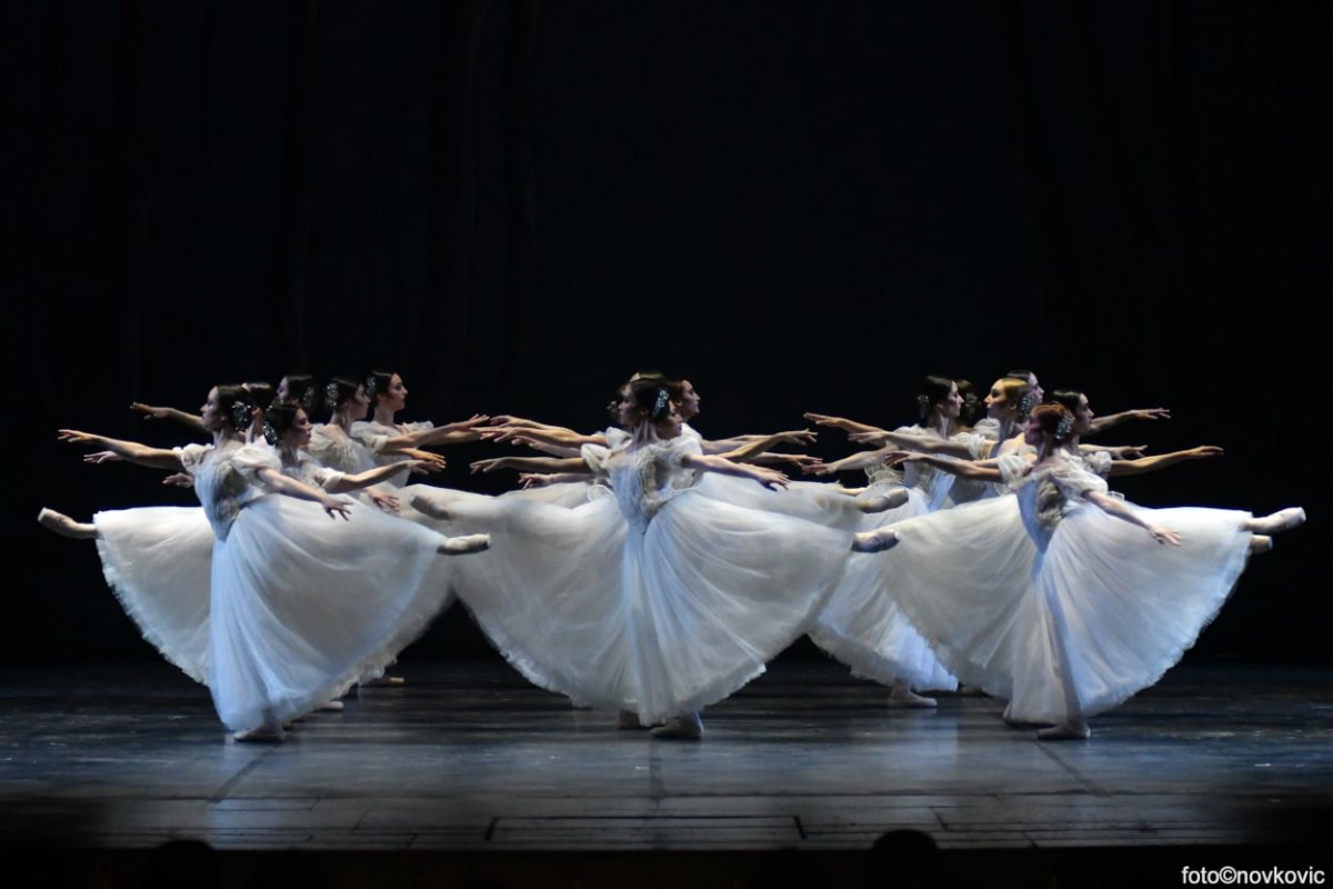 DLJI: BALETNA POSLASTICA GISELLE OVE NEDJELJE I PONEDJELJKA NA TARACI TVRĐAVE REVELIN