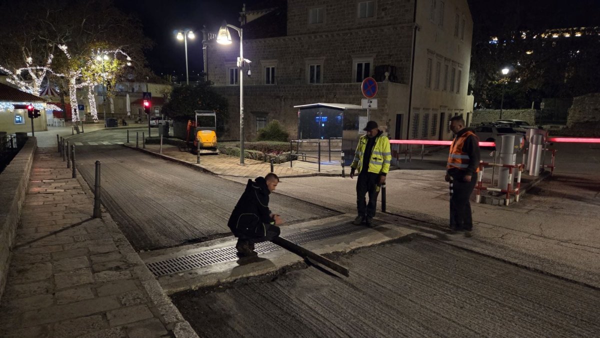 IZVOĐAČI RADOVA NISU ZADOVOLJNI, ALI FRANKOVIĆ INZISTIRA: ASFALTIRAT ĆE SE NOĆU, NEKA ČITAJU UVJETE JAVNE NABAVE