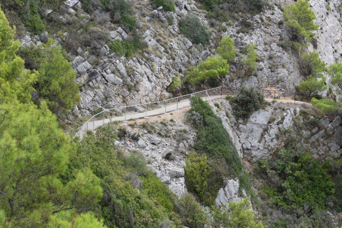 Općina Konavle postavila ogradu na šetnici do Pasjače
