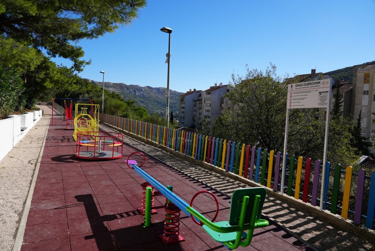 GRAD DUBROVNIK: OBNOVLJENO IGRALIŠTE U ULICI MARINA KNEŽEVIĆA