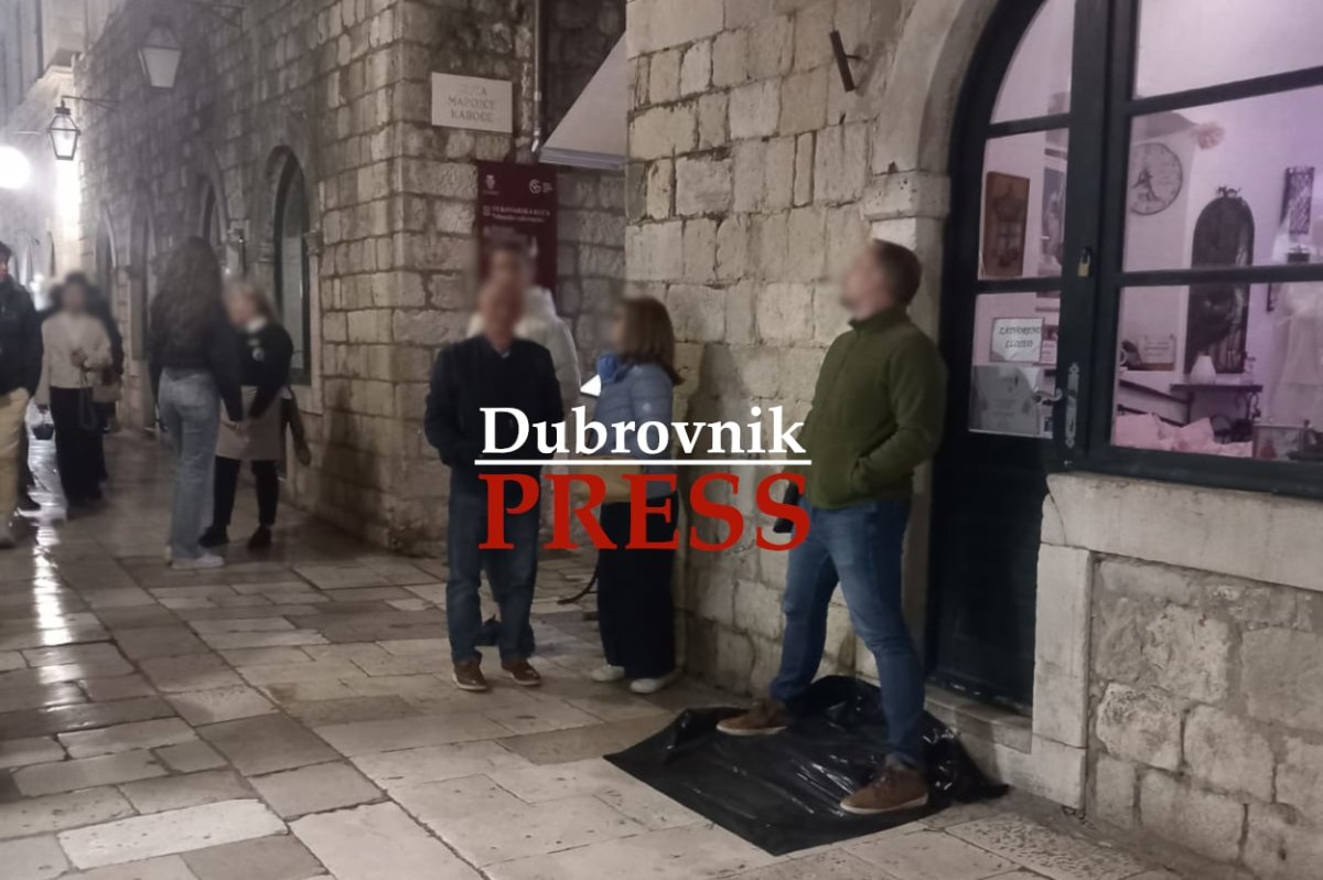 EKSKLUZIVNO: PRED POLICAJCE U ULICI OD PUČA „S NEBA” PALA PUNA VREĆA NOVCA, DOSLOVNO