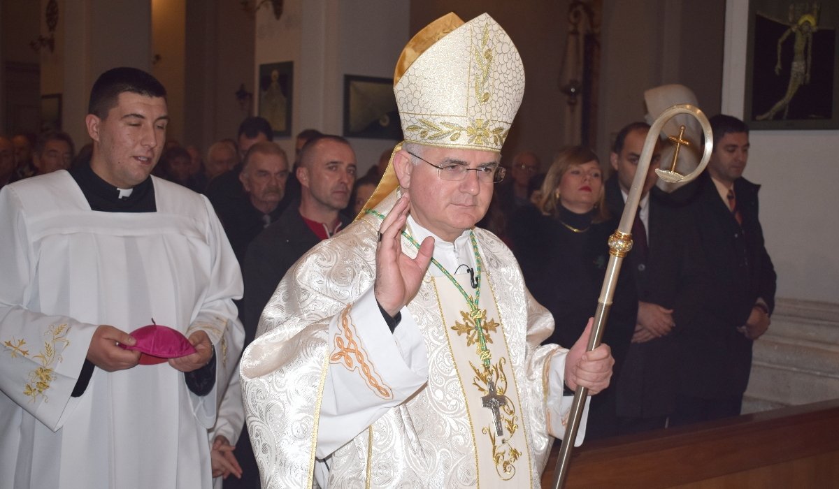 SRETAN BOŽIĆ! Ponoćka u Katedrali