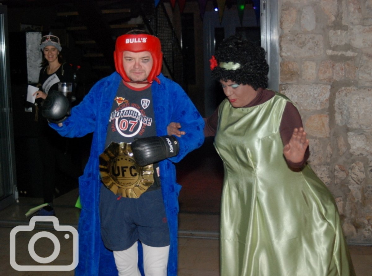 Maškarata ispod kuplja