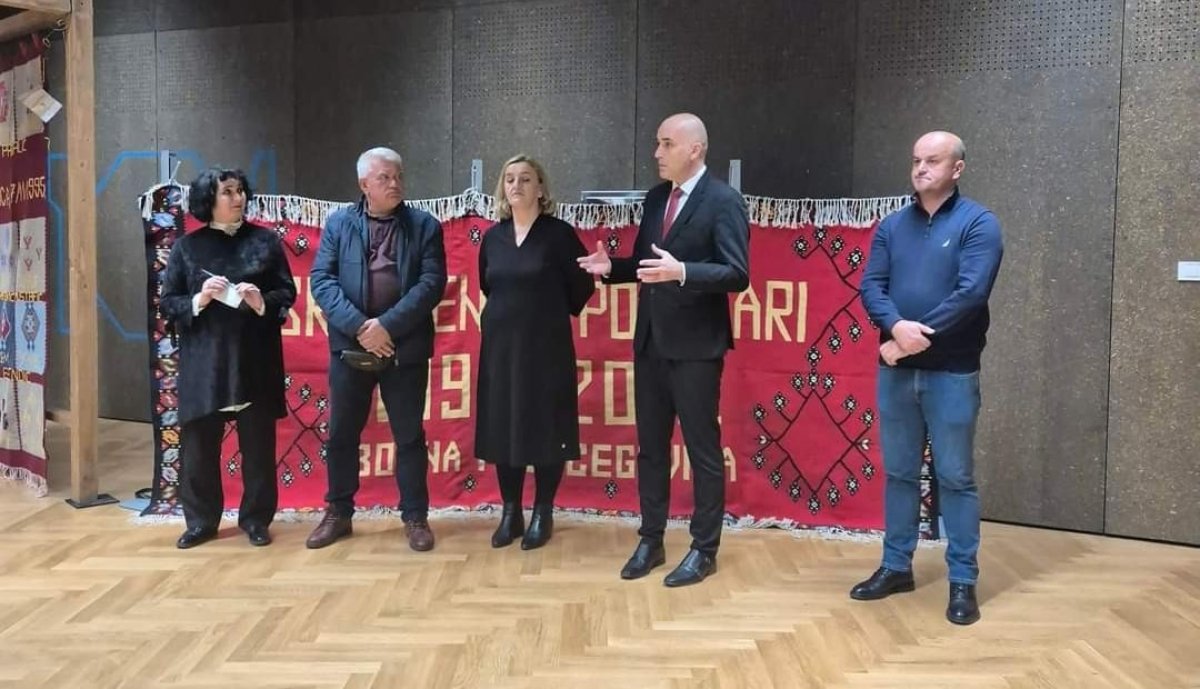 U STUDENTSKOM DOMU OTVORENA IZLOŽBA „ĆILIMI SJEĆANJA”