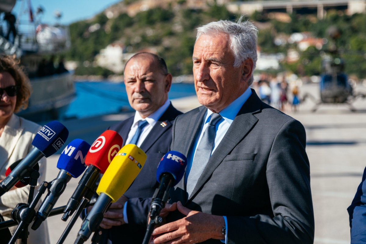 Dobroslavić stoji pri tvrdnji da je bilo ispravno ne pozvati predsjednika Republike