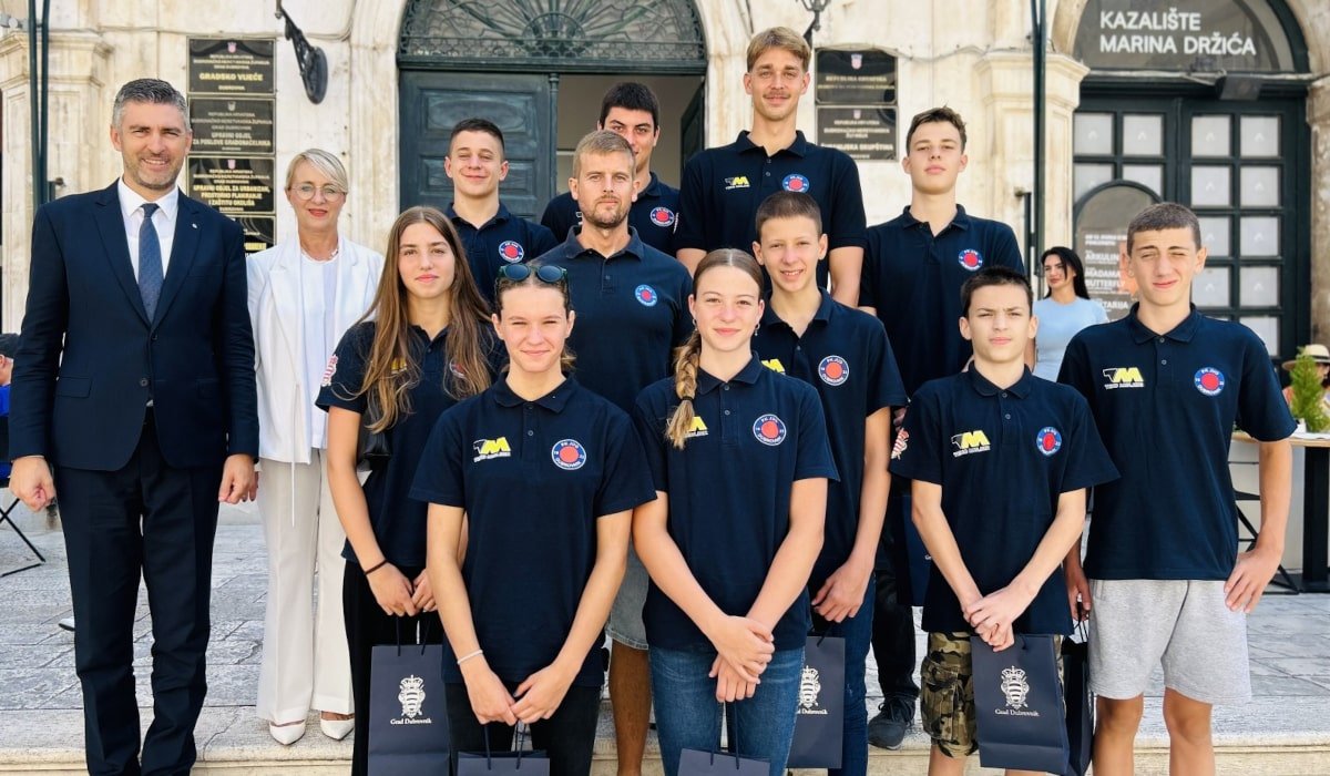 NAKON POVIJESNIH USPJEHA PLIVAČI(CE) JUGA NA PRIMANJU KOD GRADONAČELNIKA MATA FRANKOVIĆA