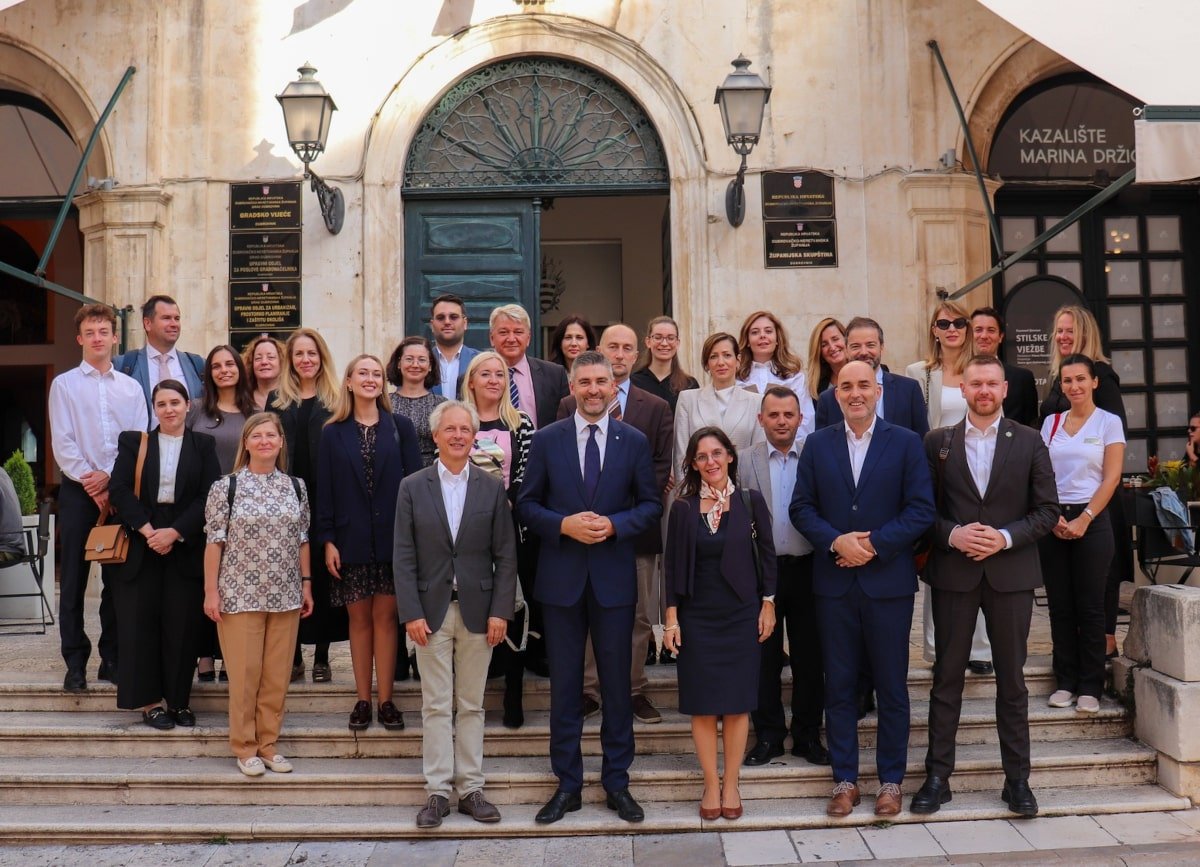 FRANKOVIĆ I POTREBICA SA SUDIONICIMA SEMINARA „MIGRACIJSKA DIPLOMACIJA”