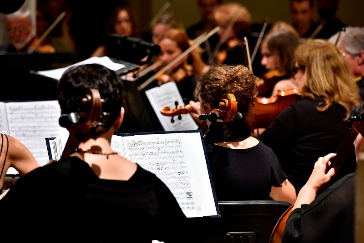Gudački komorni sastav DSO-a s violinisticama Đanom Kahriman i Ivom Vukić