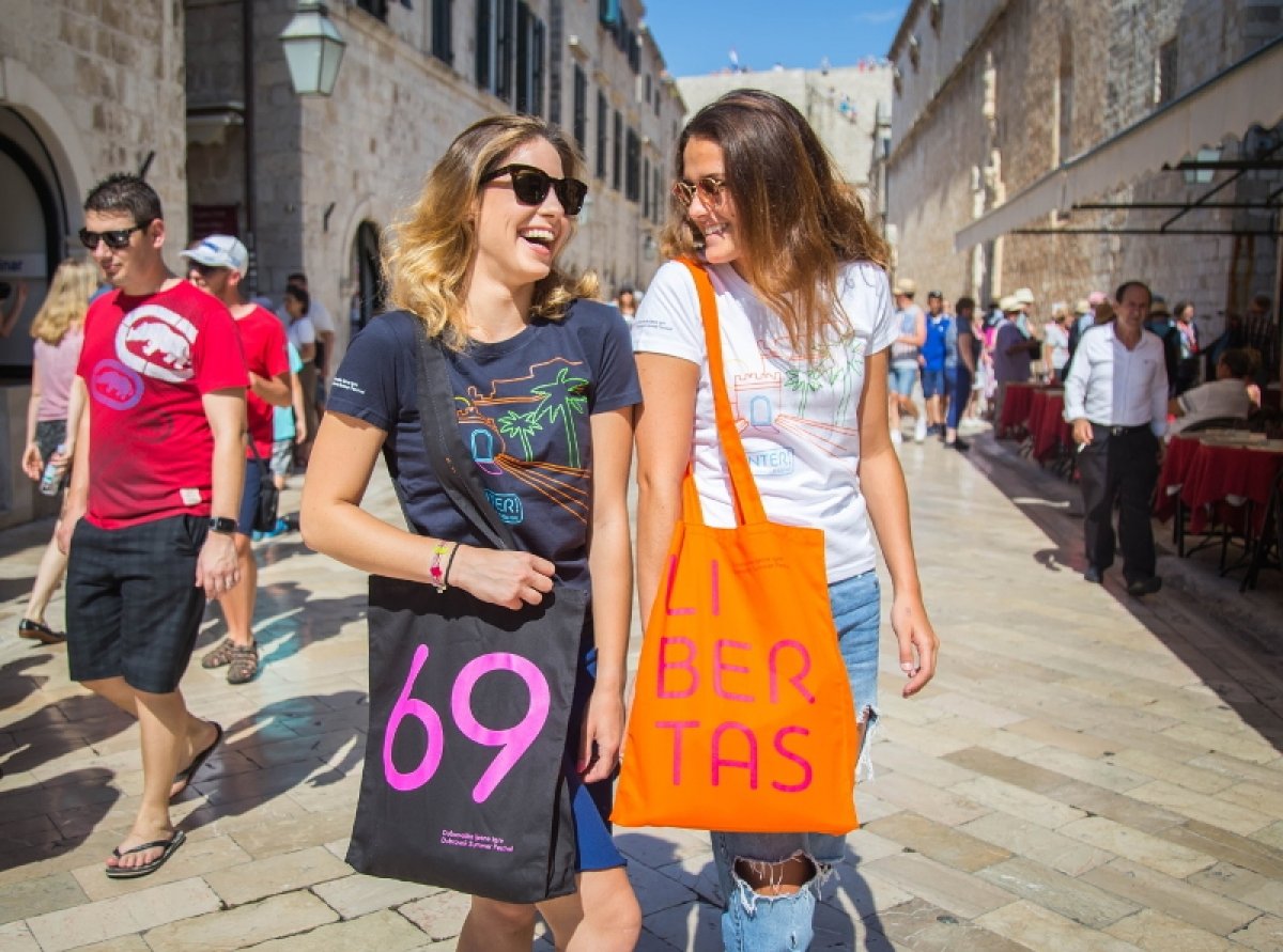 Atraktivan popust u Festivalskoj suvenirnici