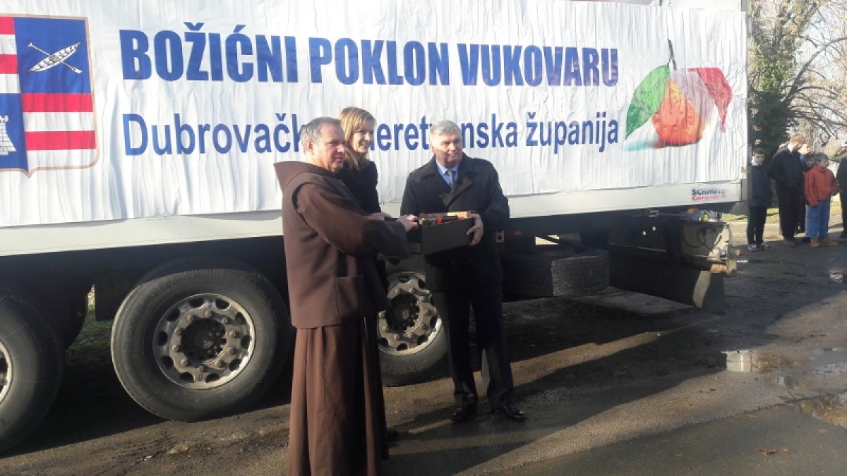 DNŽ poklonila Vukovarsko-srijemskoj županiji devet tona narančina