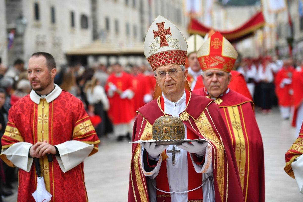 GRAD DUBROVNIK OBJAVIO JE POZIV ZA DOSTAVU PISANIH PRIJEDLOGA PROGRAMA FESTE SV. VLAHA I DANA GRADA 2026. GODINE.