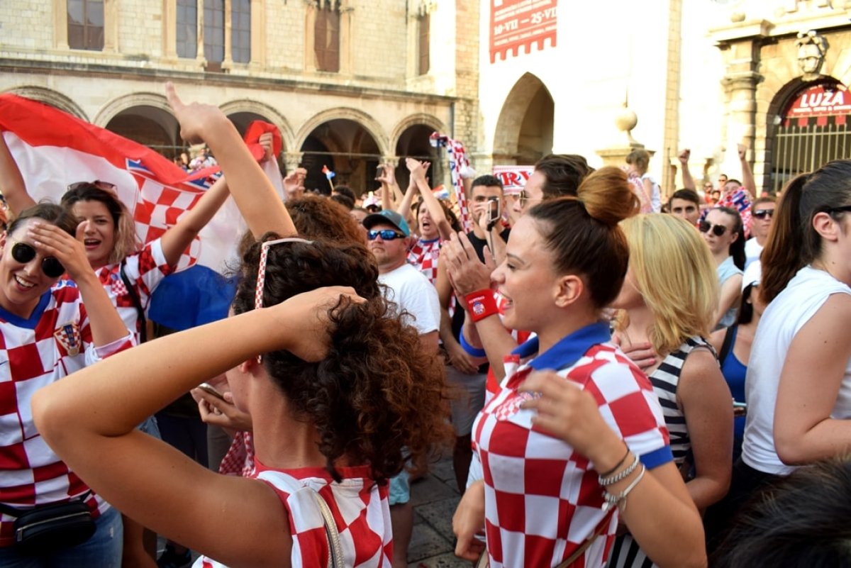 UGOSTITELJI DOBILI SUGLASNOST ZA POSTAVLJANJE TV PRIJEMNIKA ZA VRIJEME EURA