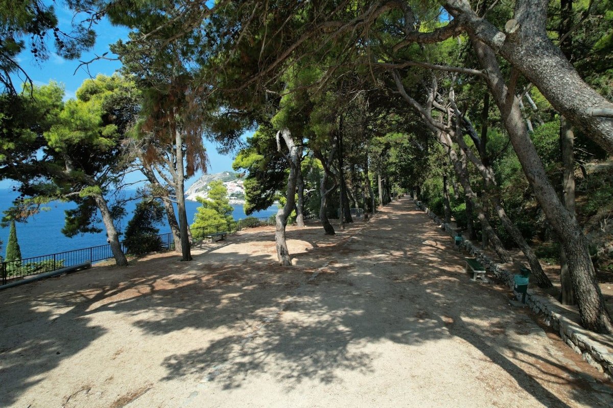 ZAPOČELI RADOVI NA UREĐENJU PARKA GRADAC