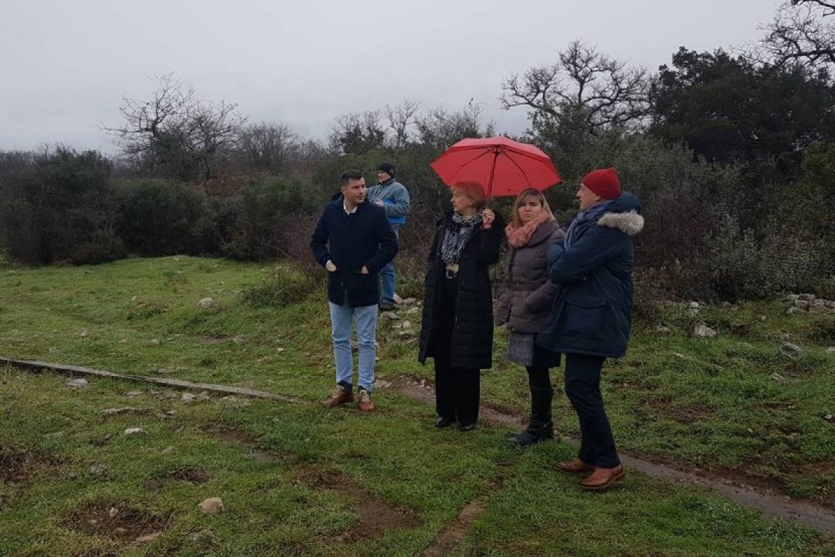Radonić s predstavnicima DHMZ-a obišao lokaciju buduće agro i meteorološke postaje Gruda
