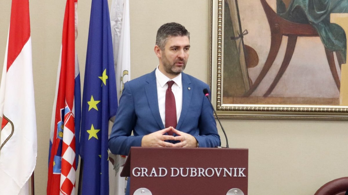 GRADONAČELNIK FRANKOVIĆ: ČLANOVI MOŽEMO MOGU UZURPIRATI I POMORSKO DOBRO, A DRUGI SU „NE MOŽEMO”
